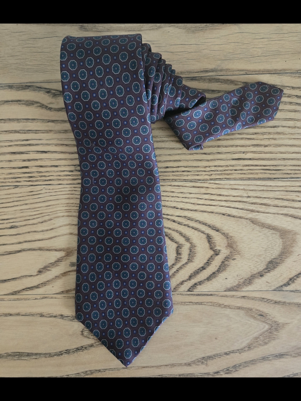 Classic Van Heusen 417 Dark Burgundy Geometric Print Tie